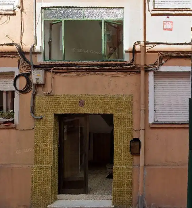 Flat for sale in Calle CASIMIRO SAINZ 15