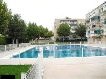 Piscina de Piso en venta en Parla con Aire acondicionado, Calefacción y Terraza
