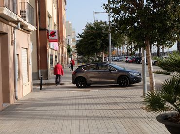 Local comercial en venta en Carrer Marina 121