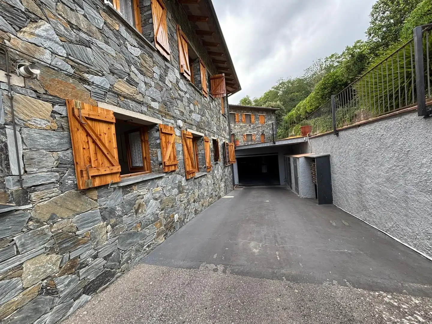 Vista exterior de Casa adosada en venta en Montseny con Calefacción, Terraza y Balcón