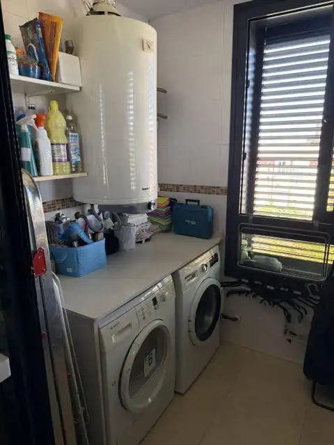 Cuina de Pis en venda en Sevilla amb Aire condicionat, Terrassa i Traster