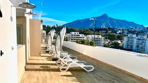 Foto 2 de Ático de alquiler en Calle 02c Nva Andaluc, 6, Rodeo Alto - Guadaiza - La Campana, Marbella