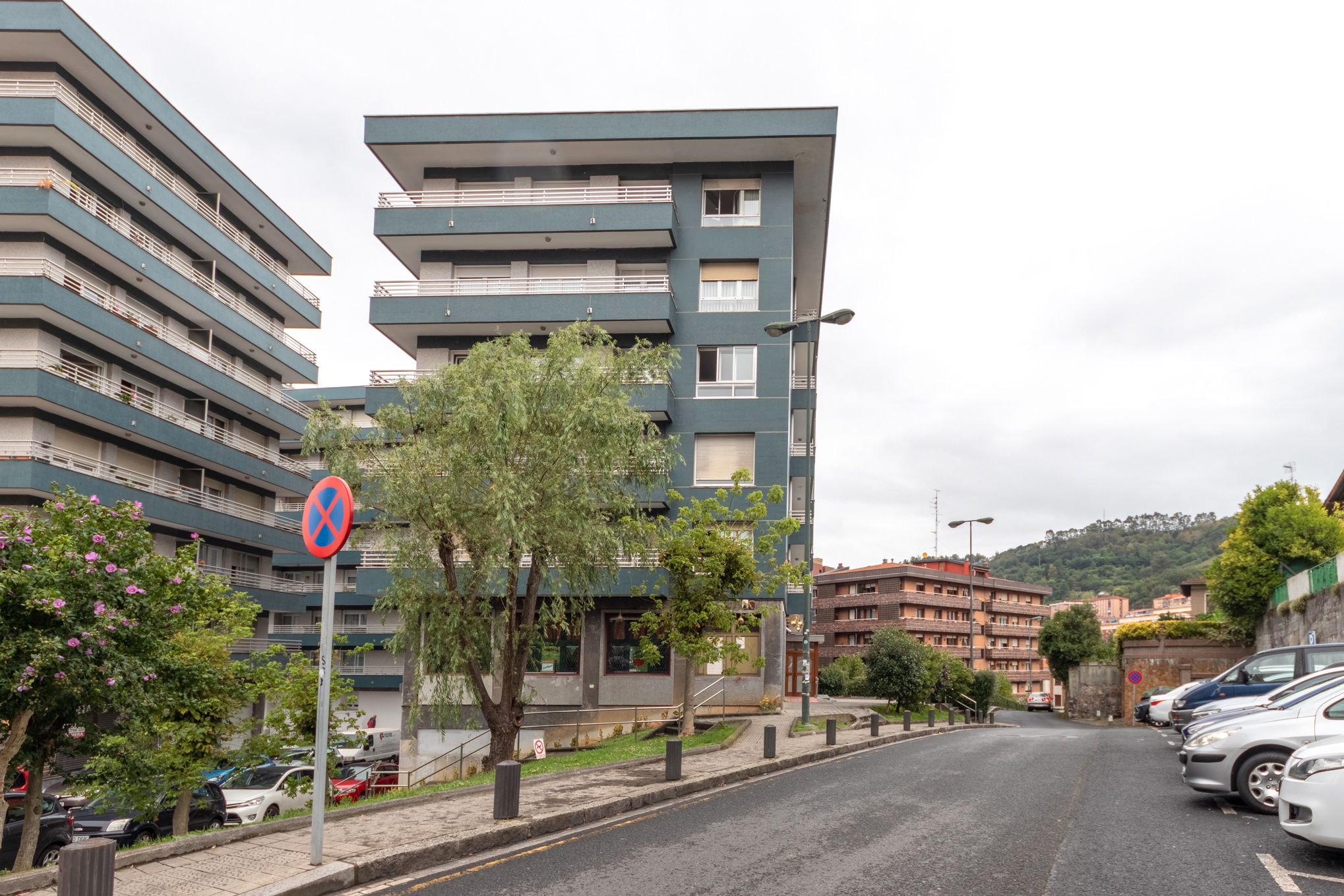 Vista exterior de Local en venda en Bilbao  amb Aire condicionat, Calefacció i Moblat