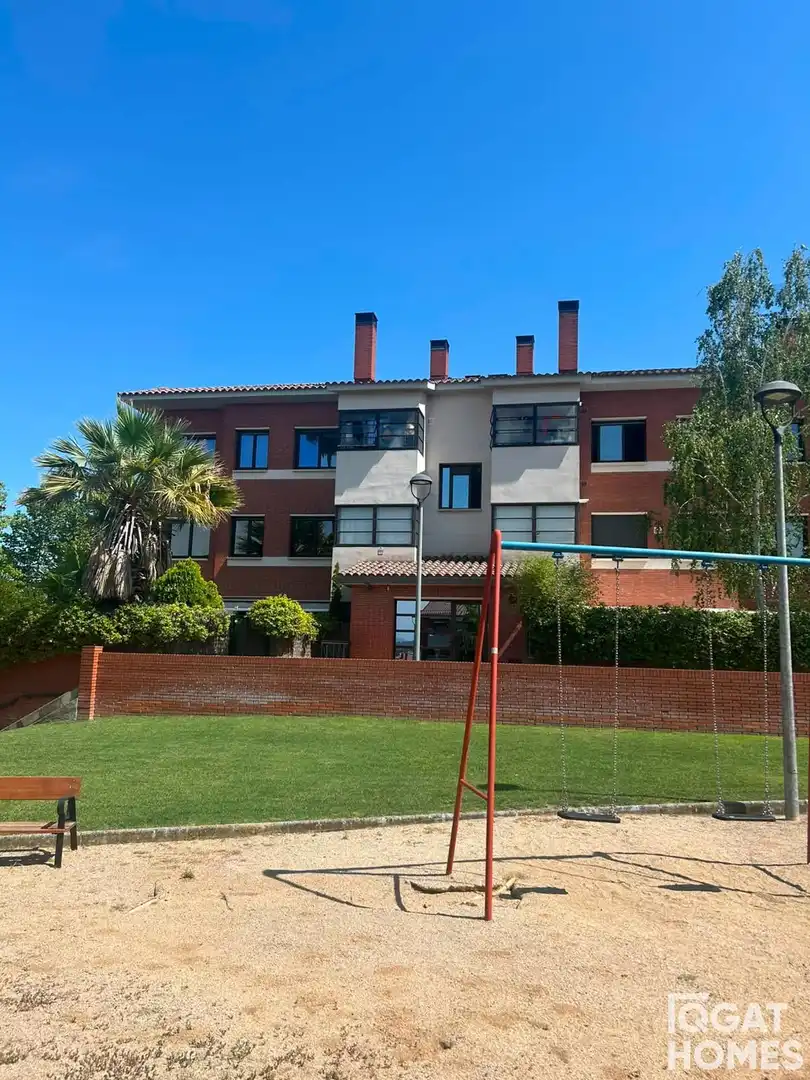 Vista exterior de Piso de alquiler en Sant Cugat del Vallès con Aire acondicionado, Calefacción y Terraza