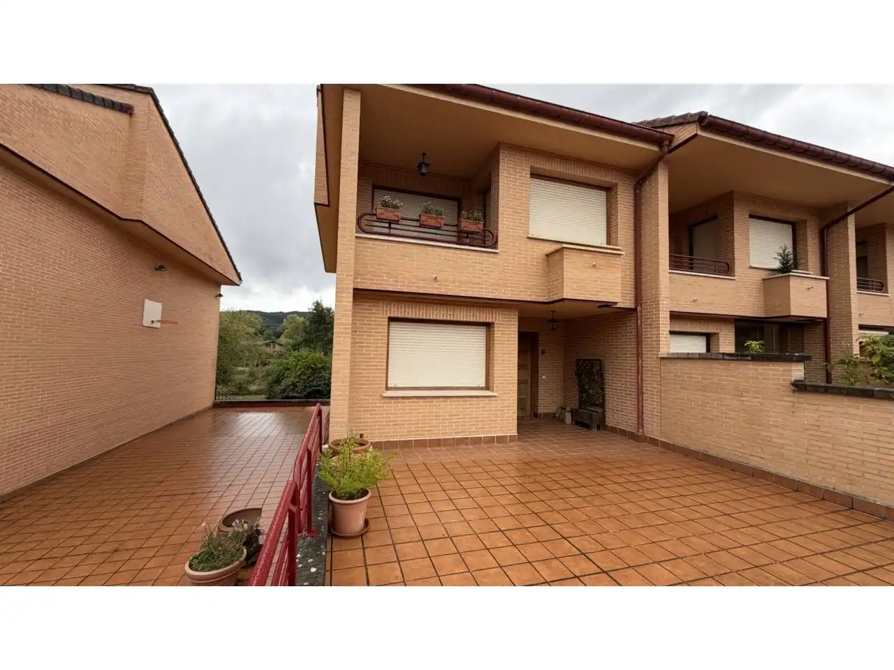 Maison jumelée avec jardin à vendre à Calle ANGEL NUÑO GARCIA 18