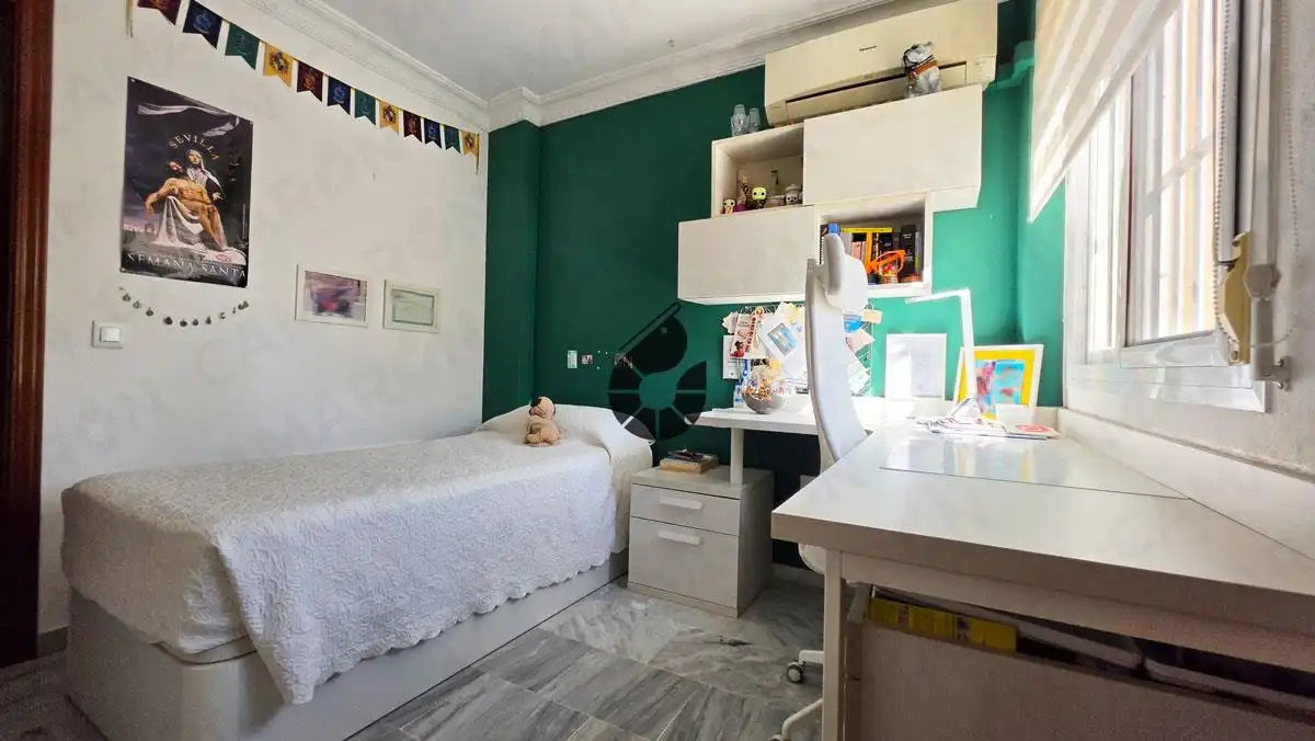 Habitación de Casa adosada en venta en Mairena del Aljarafe con Aire acondicionado y Trastero