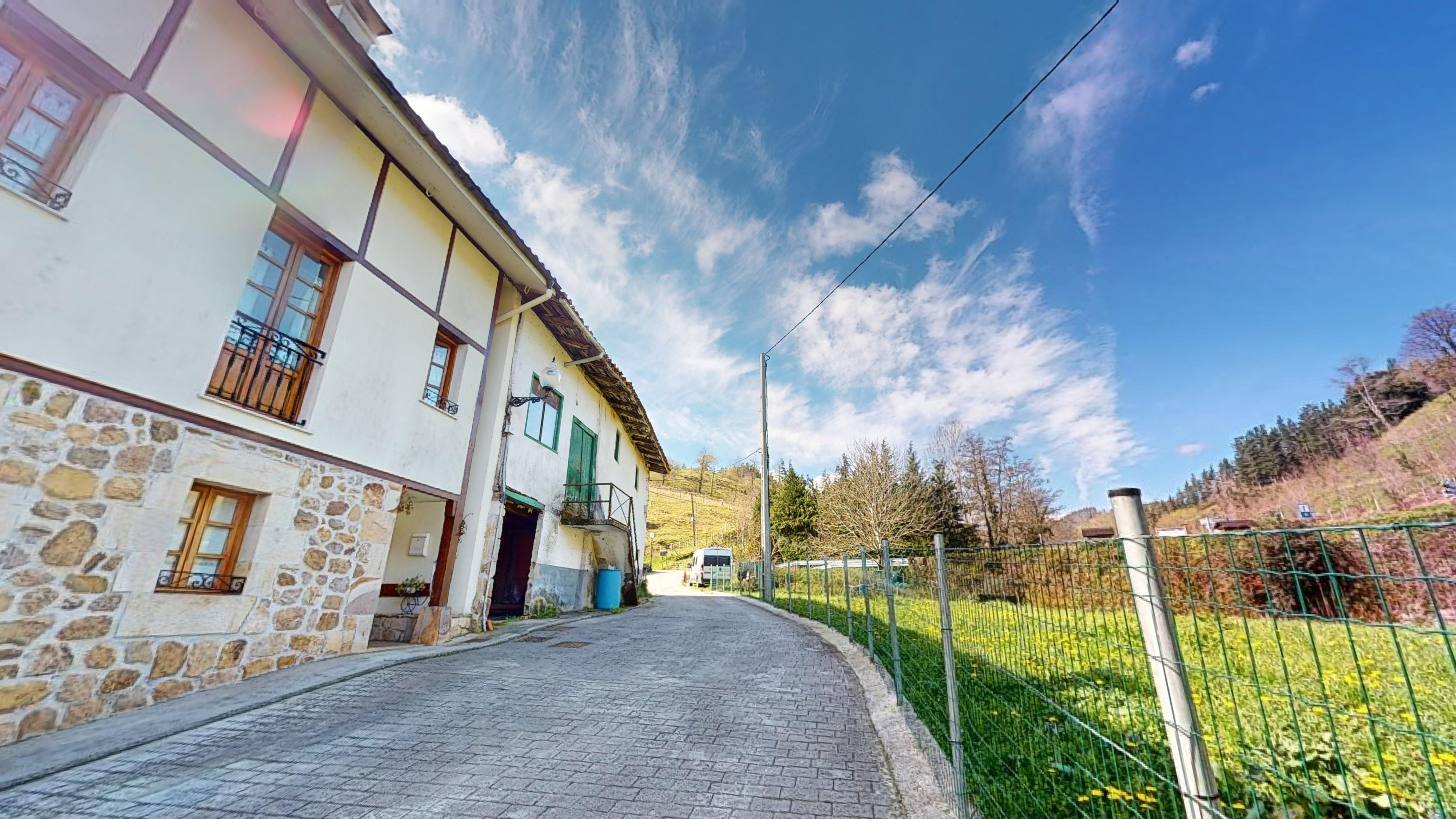 Vista exterior de Casa o xalet en venda en Ziortza-Bolibar amb Terrassa i Traster