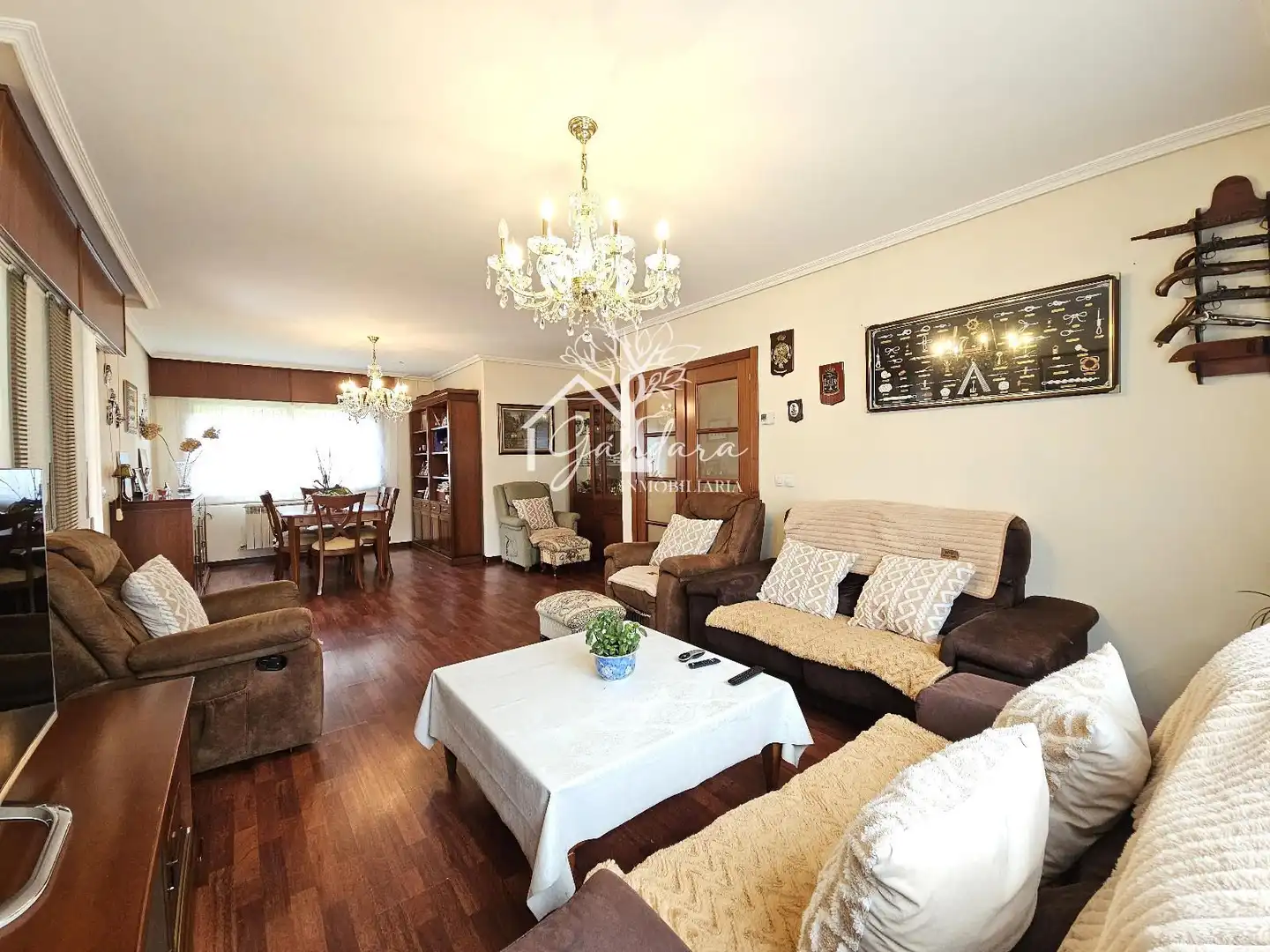 Sala d'estar de Casa o xalet en venda en Ferrol amb Calefacció, Jardí privat i Parquet