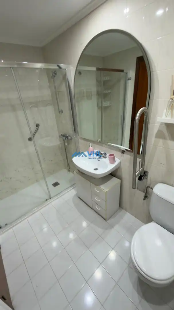 Baño de Piso de alquiler en Castro-Urdiales con Calefacción, Terraza y Amueblado