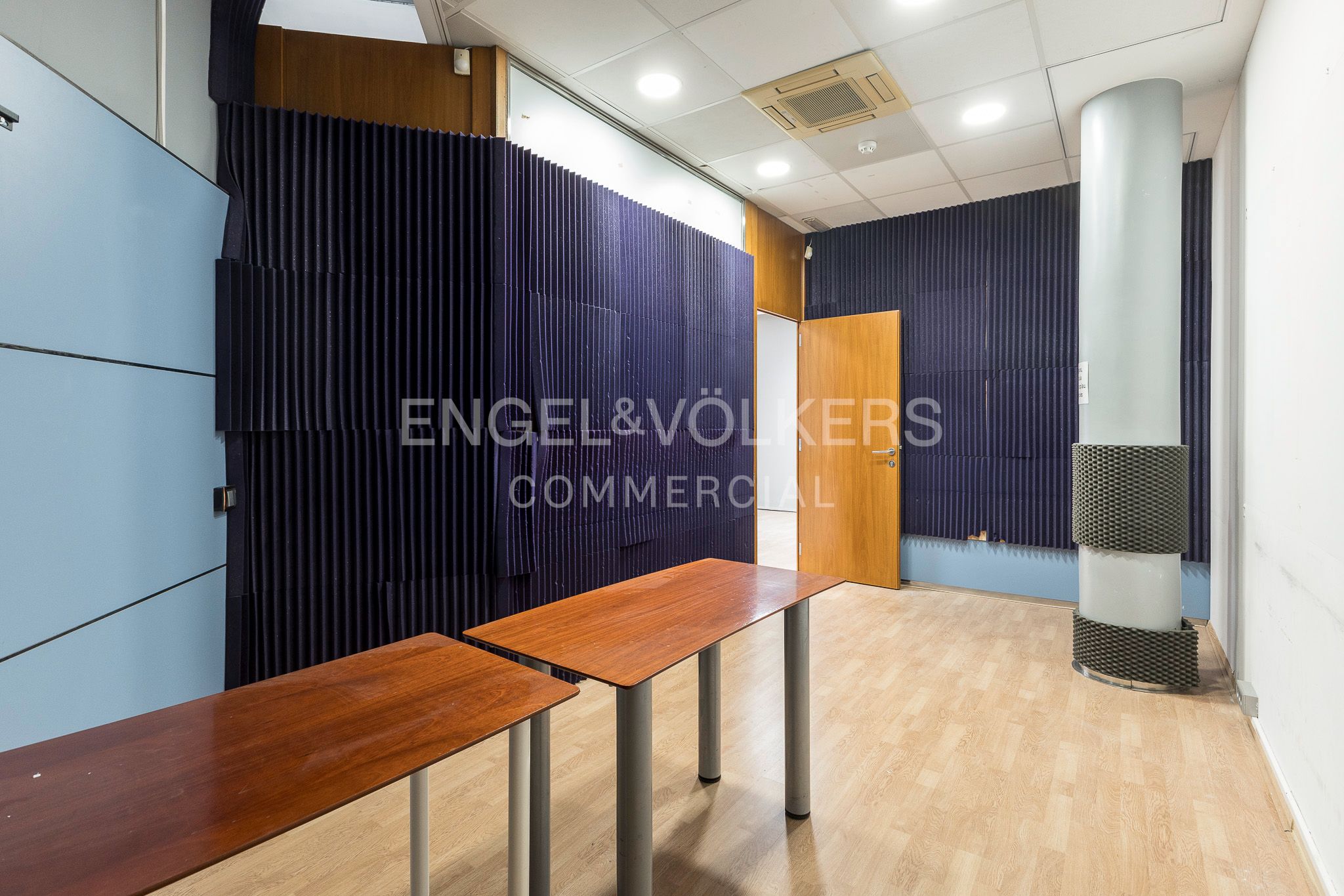 Premises for sale in  Barcelona Capital  with Air Conditioner, Parquet flooring and Furnished