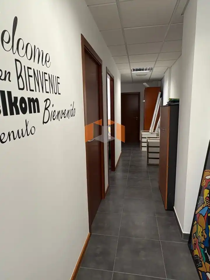 Office space with lift for sale in Navia, imagen 4