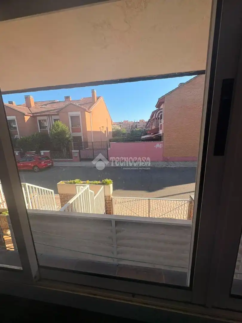 Vista exterior de Casa adosada en venda en Valladolid amb Calefacció i Parquet