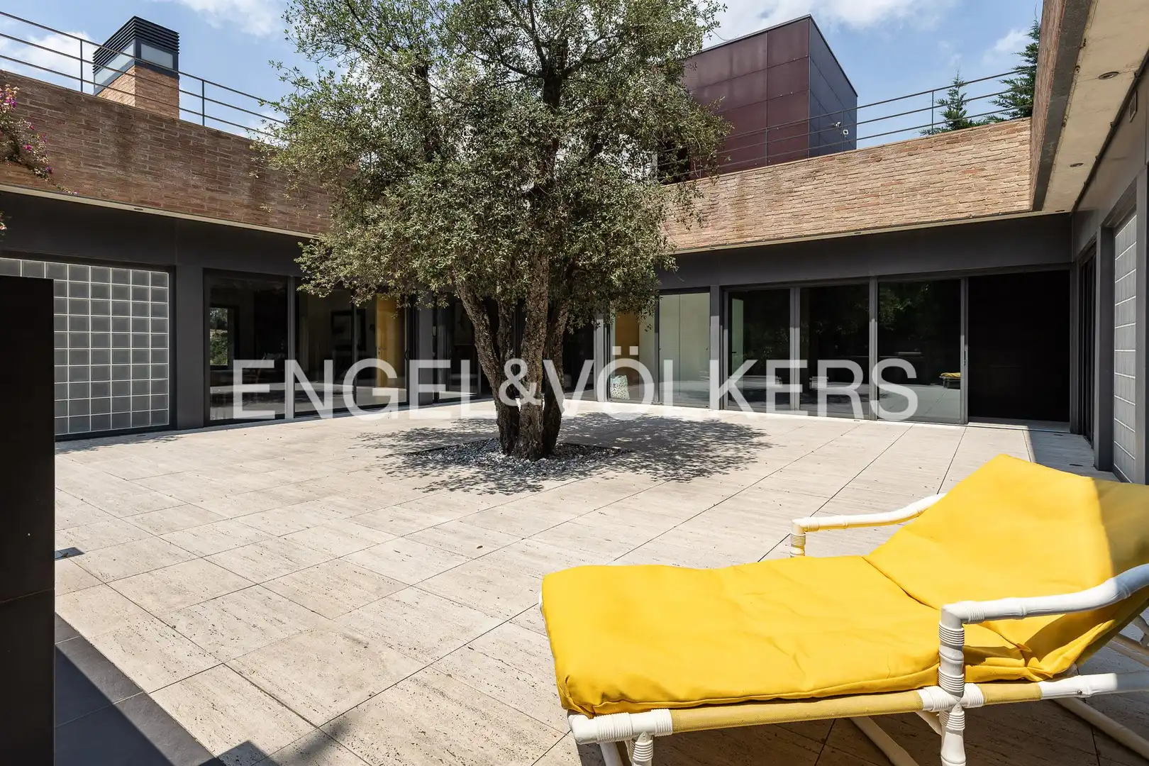 Terrassa de Casa adosada en venda en Sant Cugat del Vallès amb Calefacció, Jardí privat i Parquet