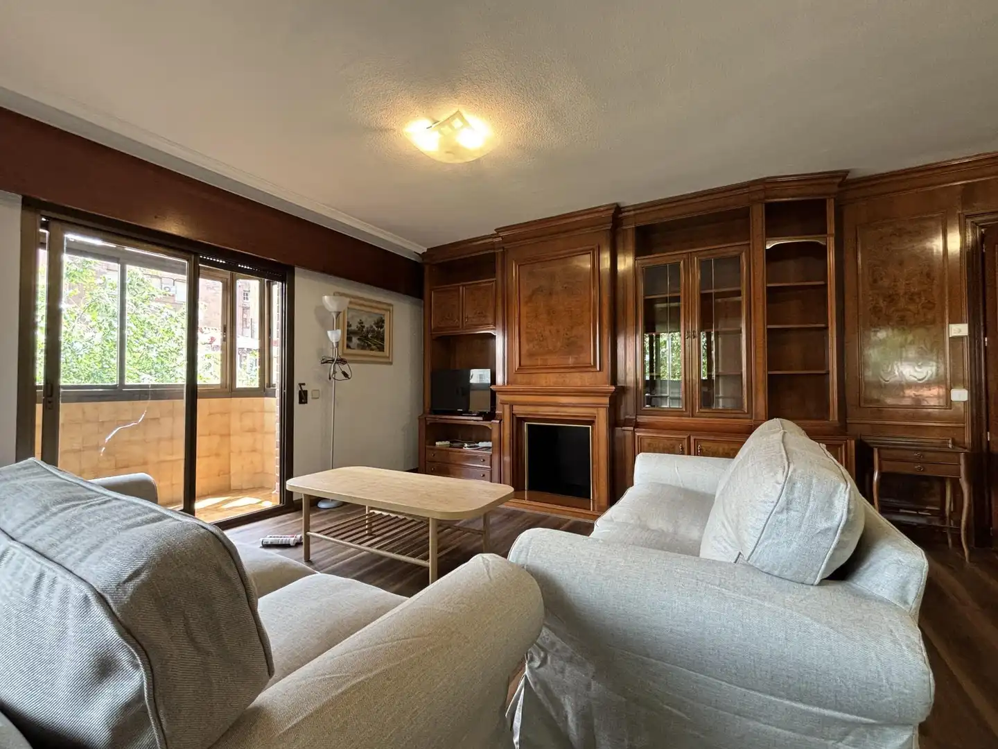 Living room of Flat for rent in Madrid  with Air Conditioner, Heating and Parquet flooring