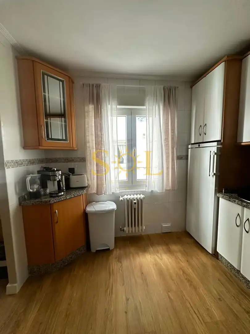 Cuina de Pis en venda en León Capital  amb Calefacció, Parquet i Terrassa