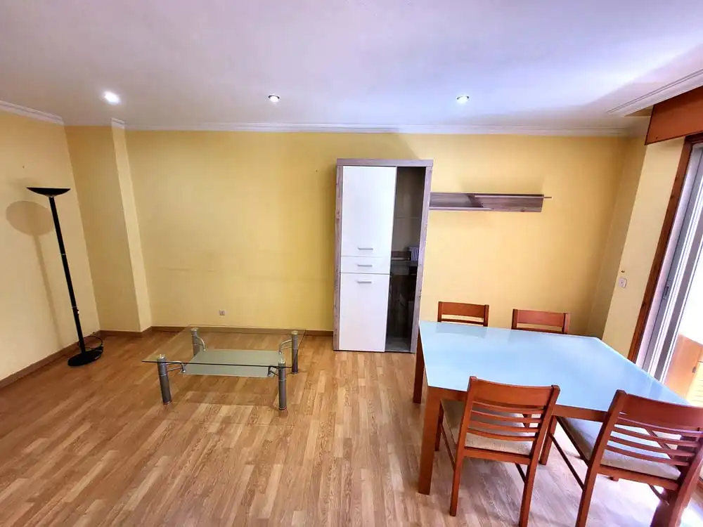 Piso de alquiler en Vigo  con Calefacción, Trastero y Amueblado