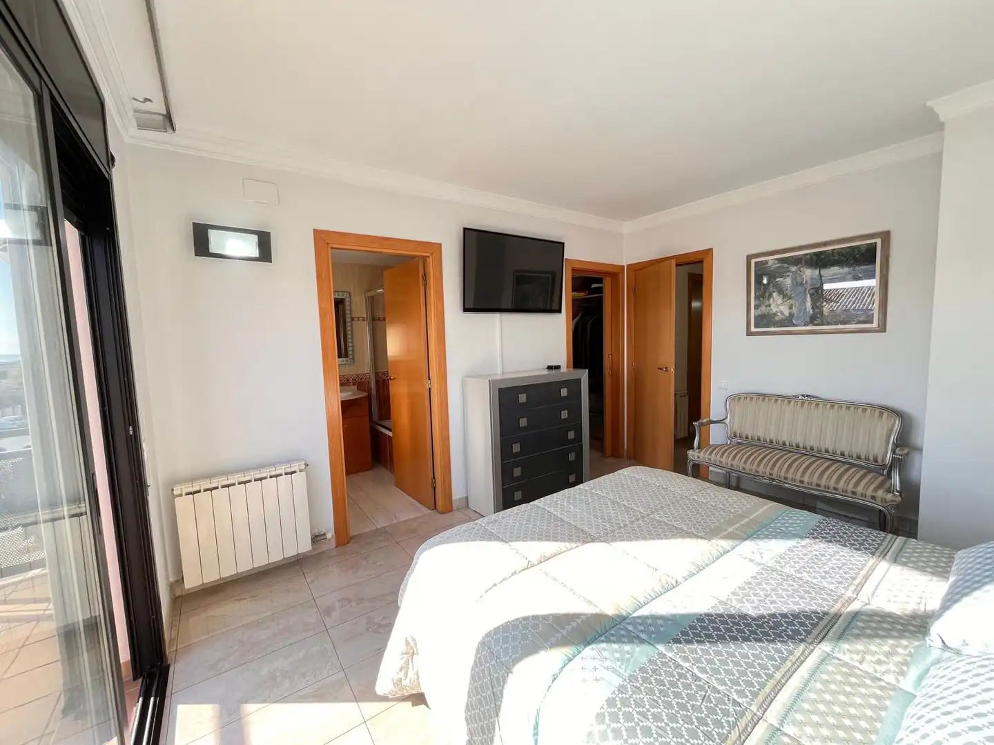 Habitación de Casa adosada en venta en Vilanova i la Geltrú con Calefacción, Jardín privado y Terraza