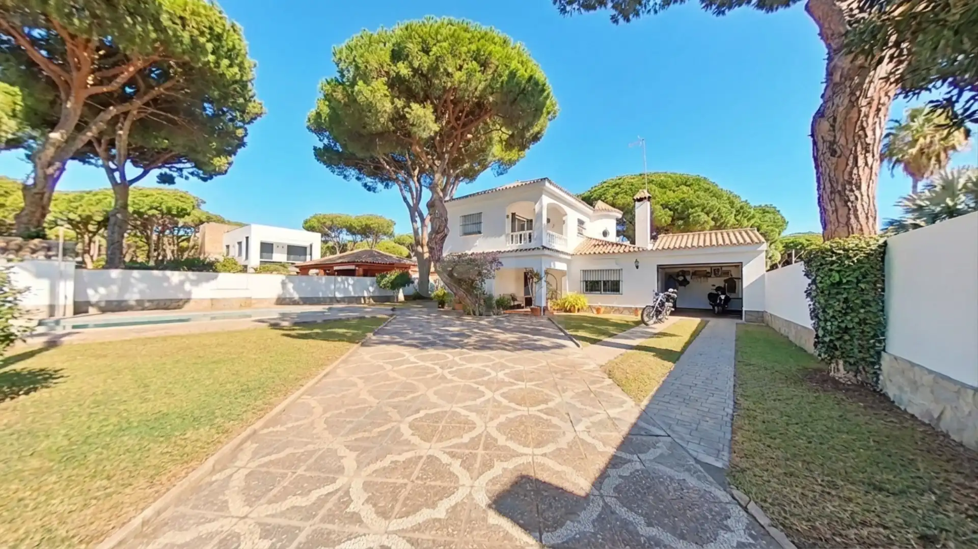 Vista exterior de Casa o chalet en venta en Chiclana de la Frontera con Aire acondicionado, Calefacción y Terraza
