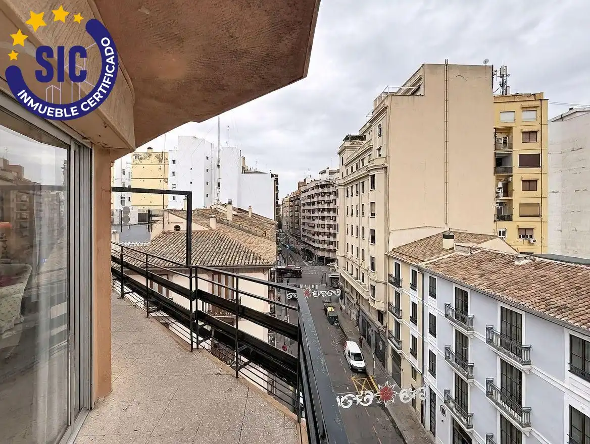 Vista exterior de Piso en venta en Valencia con Calefacción y Terraza
