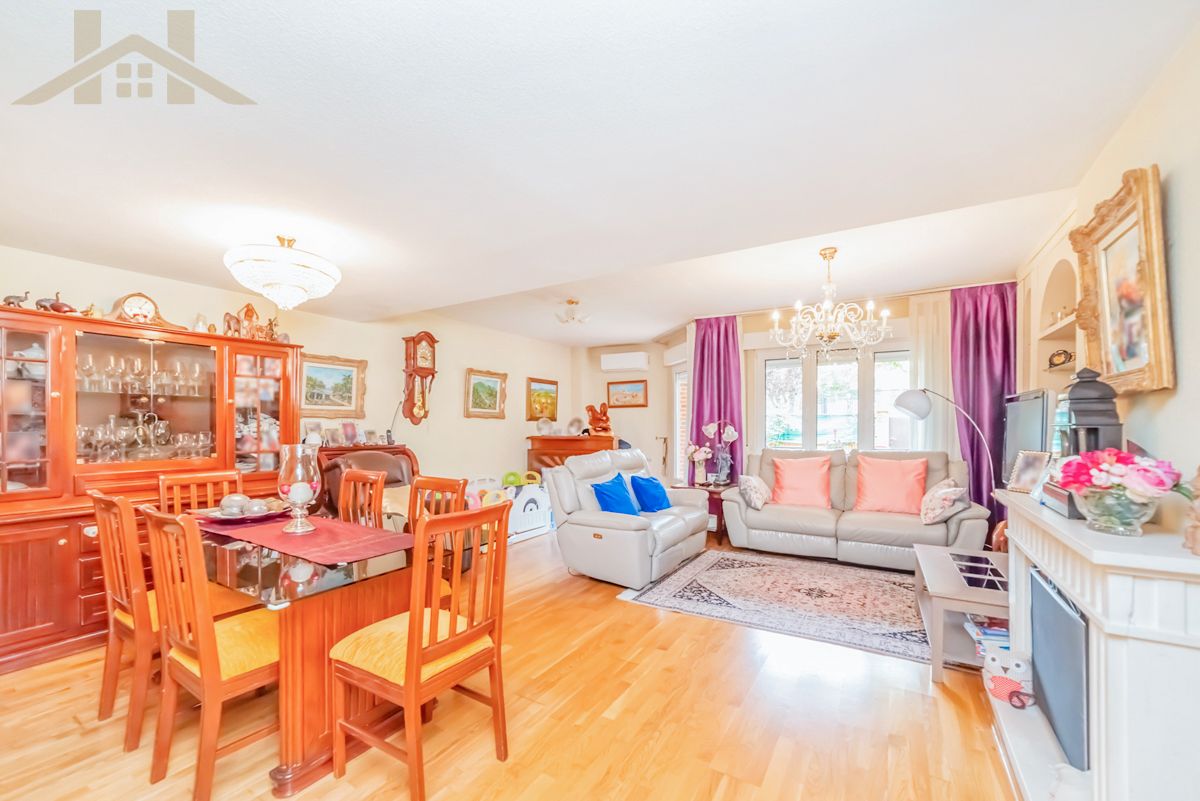 Living room of Single-family semi-detached for sale in Colmenar Viejo  with Air Conditioner, Heating and Parquet flooring
