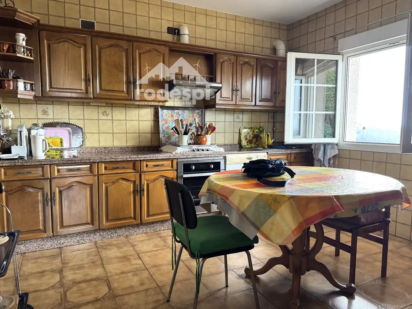 Küche von Haus oder Chalet zum Verkauf in Sanxenxo mit Heizung, Abstellraum und Möbliert