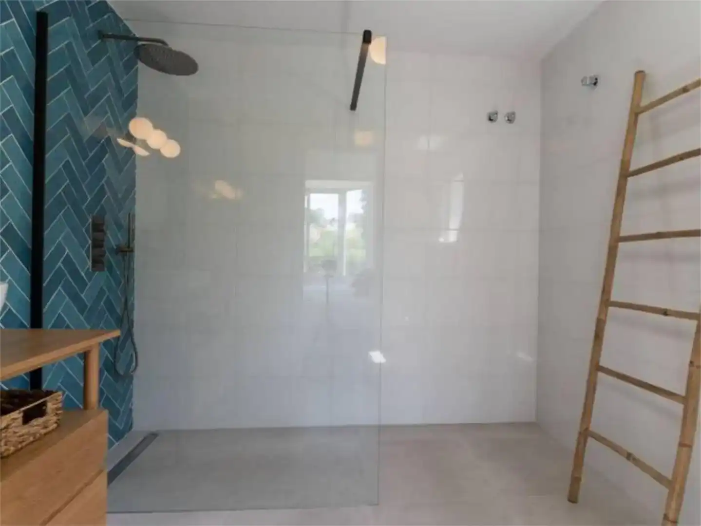 Bany de Casa adosada de lloguer en Mijas amb Aire condicionat, Jardí privat i Piscina