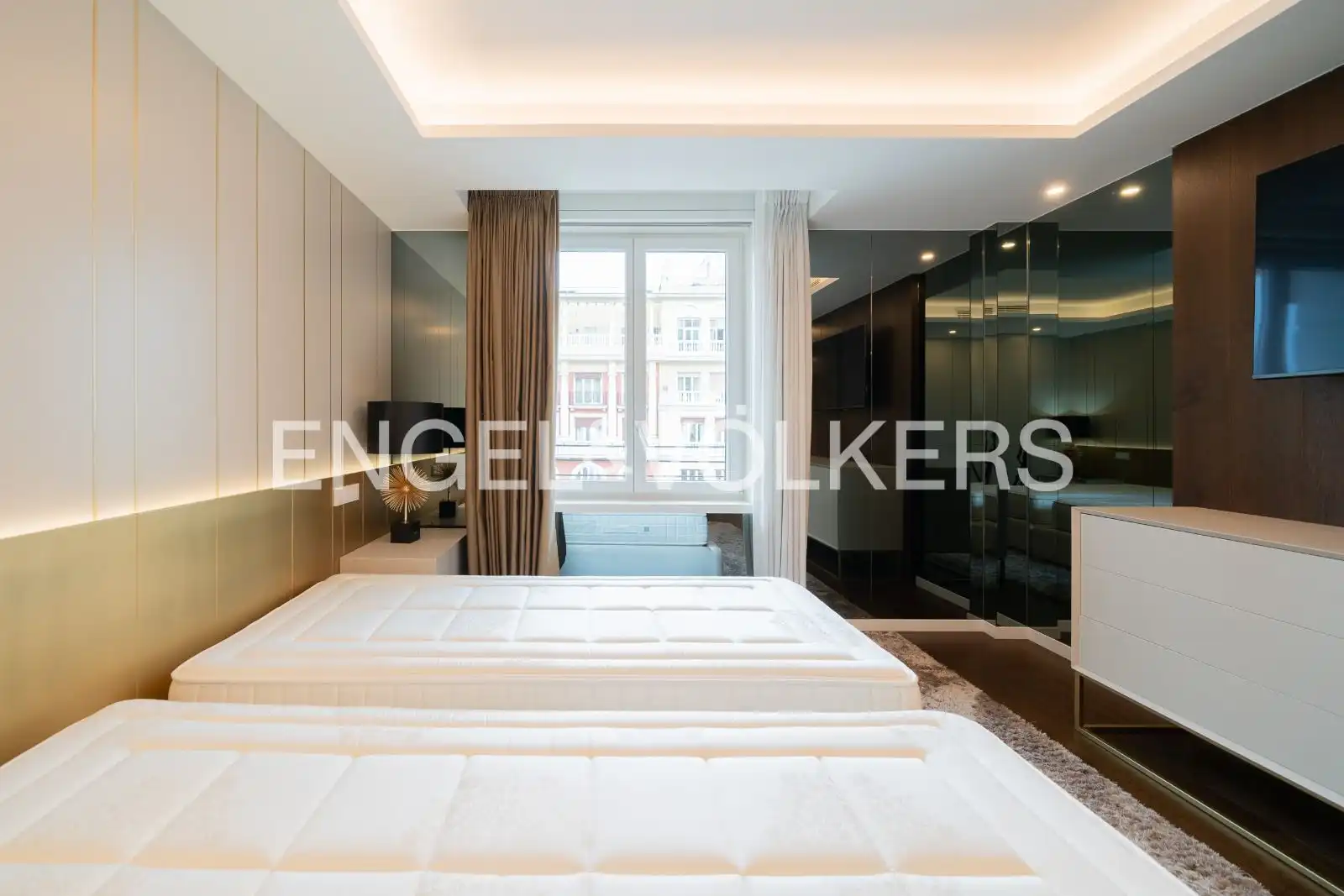 Bedroom of Flat for rent in Madrid  with Air Conditioner, Heating and Swimming Pool
