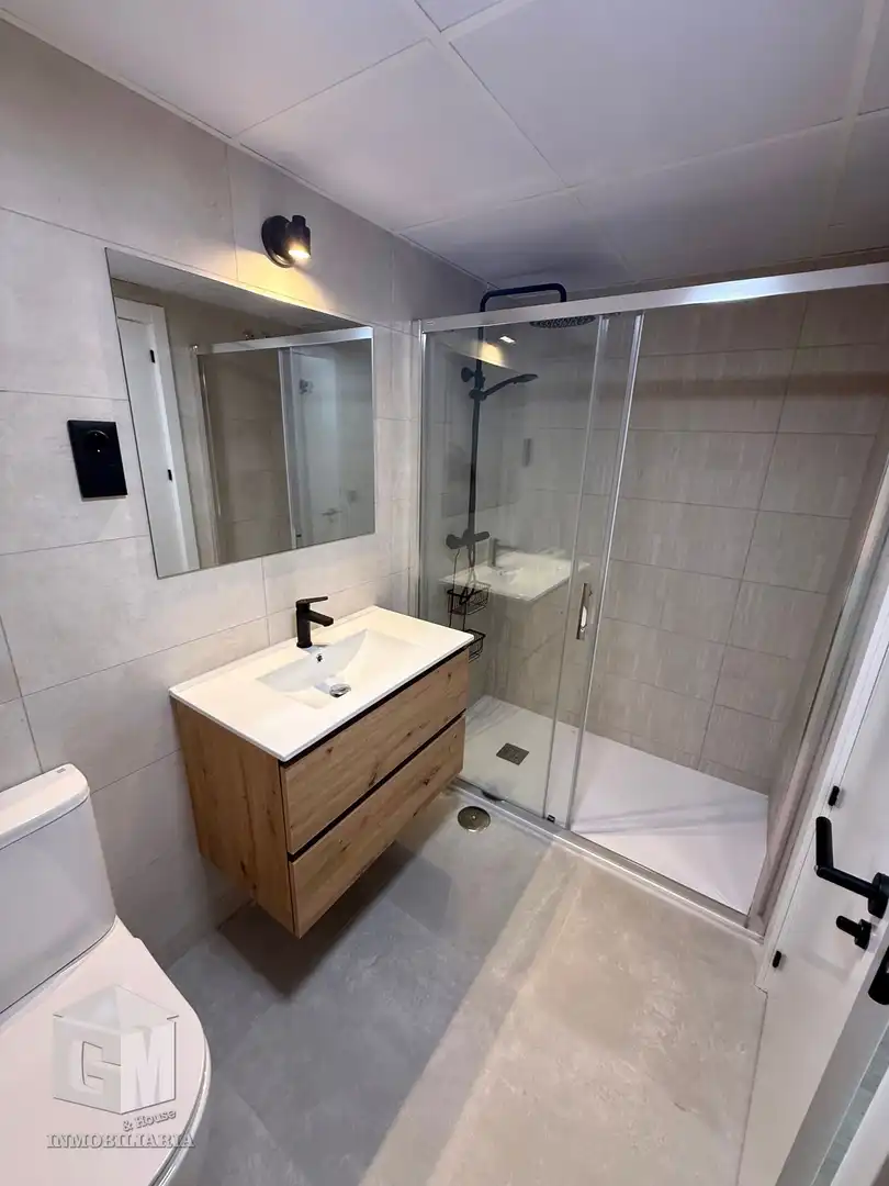Bathroom of Apartments for rent in Madrid  with Air Conditioner, Heating and Storage room