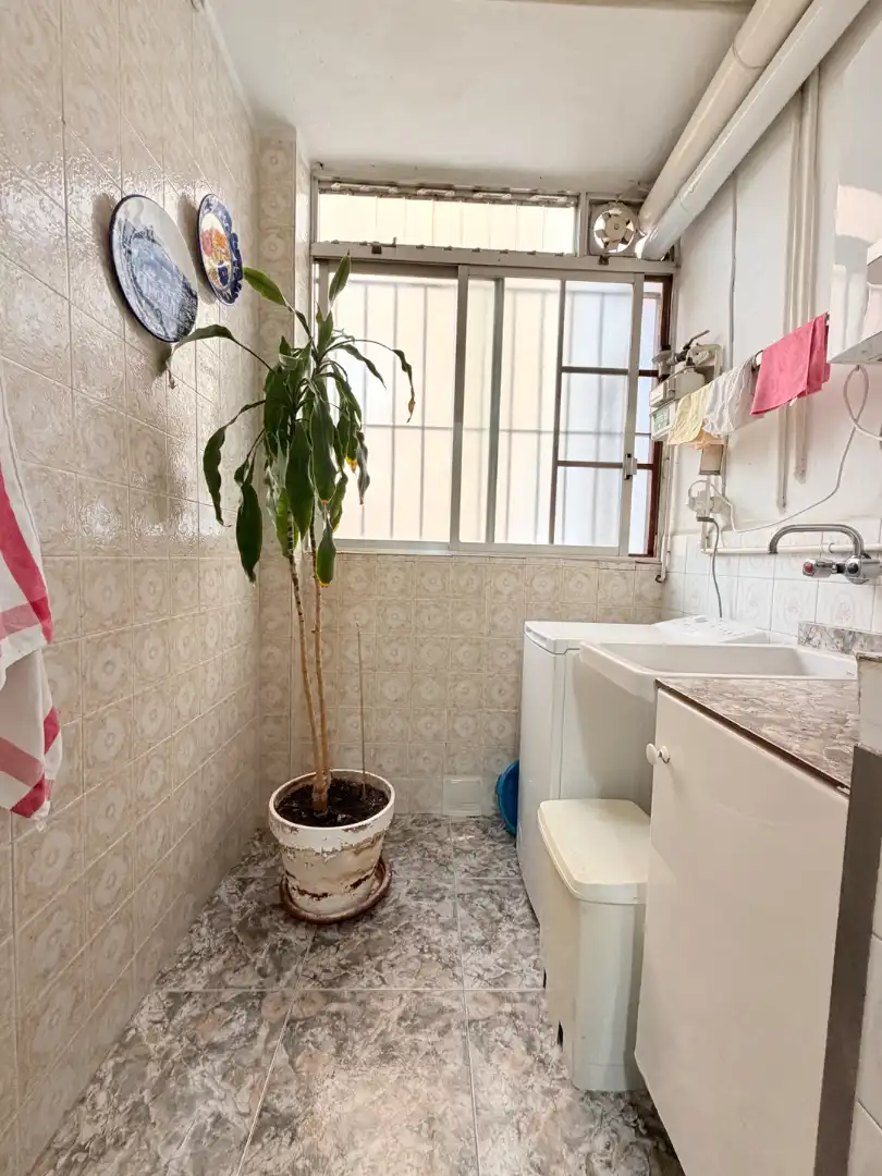 Baño de Piso en venta en Castellón de la Plana / Castelló de la Plana con Amueblado, Horno y Lavadora