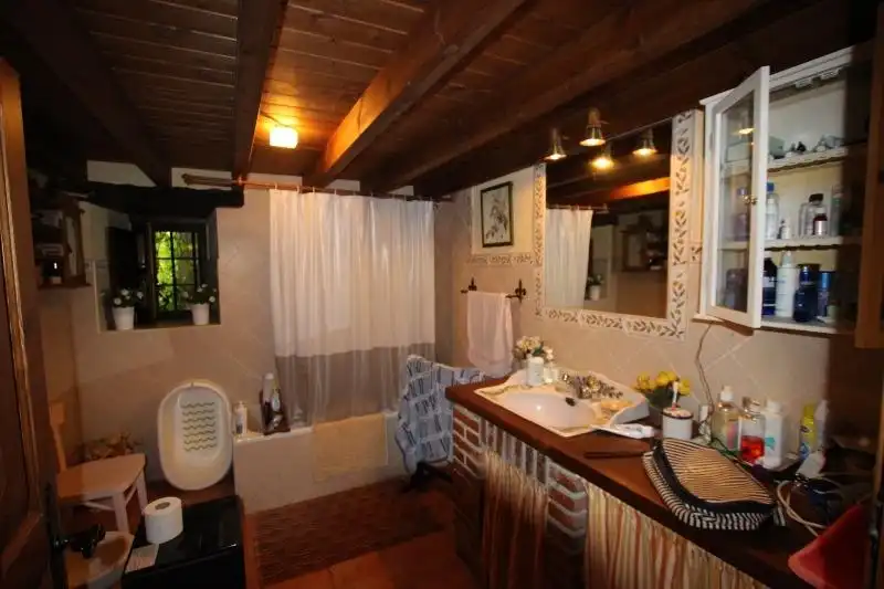 Baño de Casa o chalet en venta en Los Tojos  con Calefacción y Jardín privado