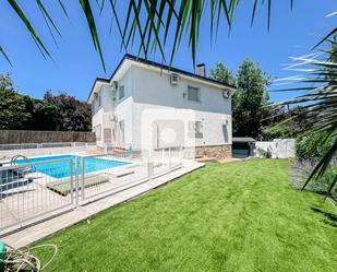 Vista exterior de Casa o xalet de lloguer en  Madrid Capital amb Aire condicionat i Piscina