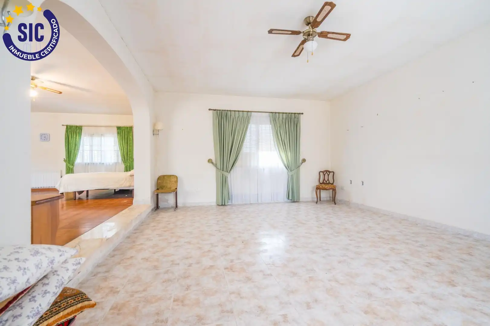 Sala de estar de Casa o chalet en venta en Serra con Aire acondicionado, Calefacción y Jardín privado
