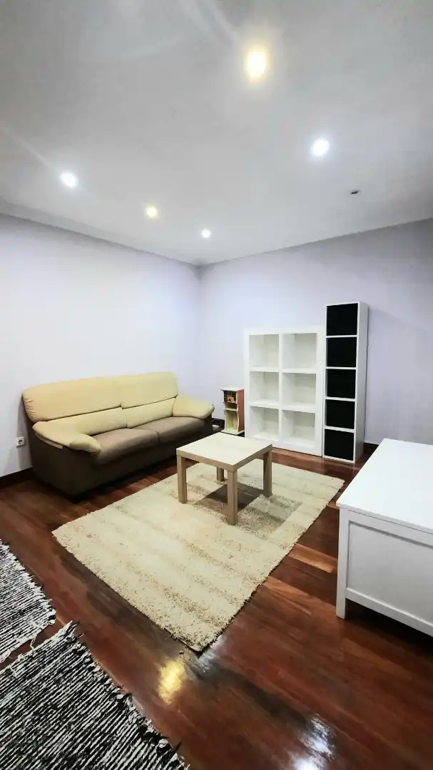 Sala d'estar de Apartament en venda en Barakaldo  amb Calefacció, Parquet i Moblat