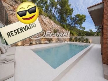 Detached house with pool for sale in Carrer Major 316