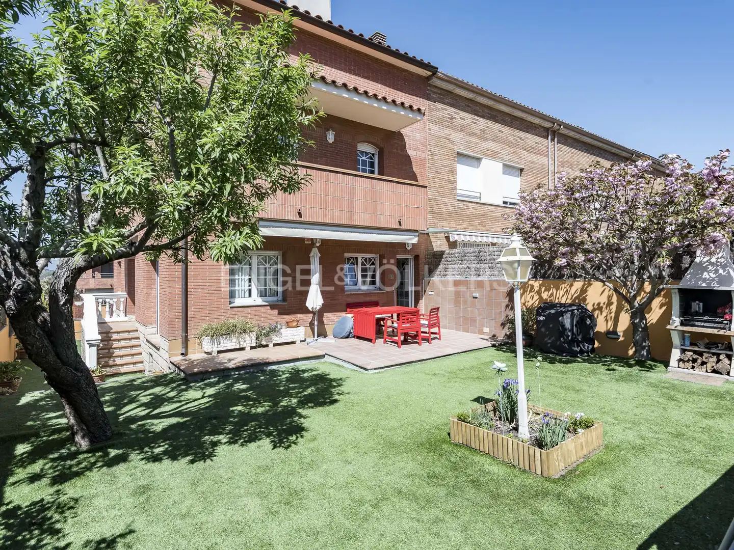 Vista exterior de Casa o xalet de lloguer en Granollers amb Aire condicionat, Calefacció i Jardí privat