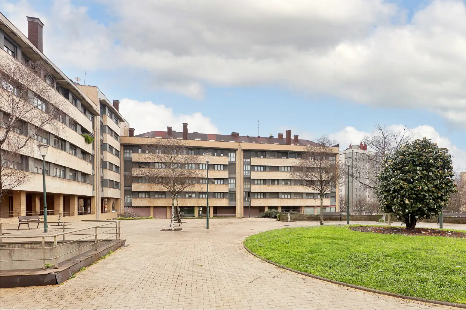 Vista exterior de Pis en venda en Gijón  amb Calefacció i Traster