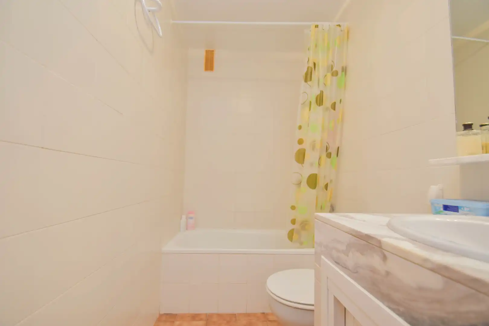 Badezimmer von Wohnungen zum Verkauf in Almuñécar mit Klimaanlage, Terrasse und Möbliert