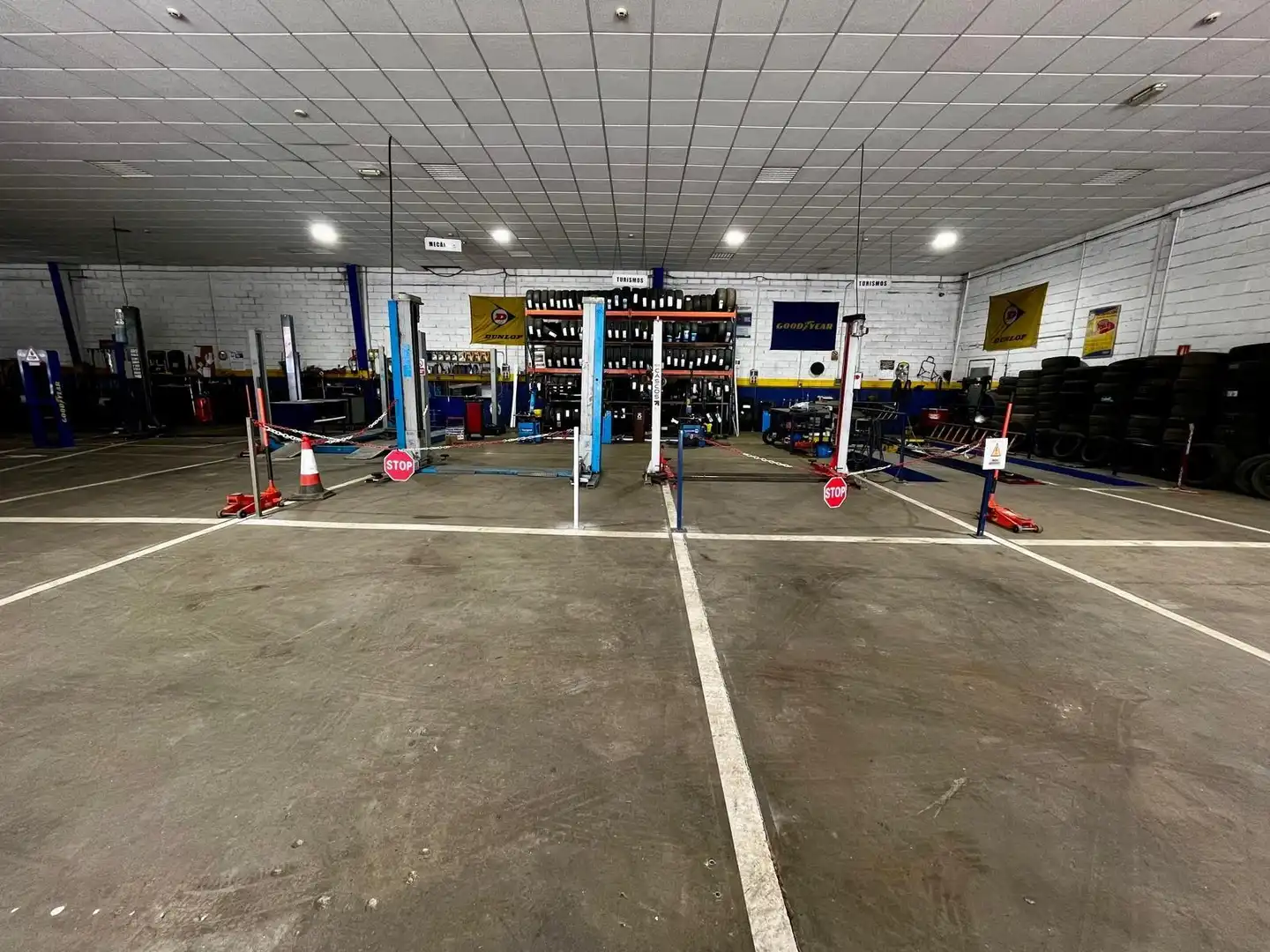 Parkplatz von Fabrikhallen zum Verkauf in Badajoz
