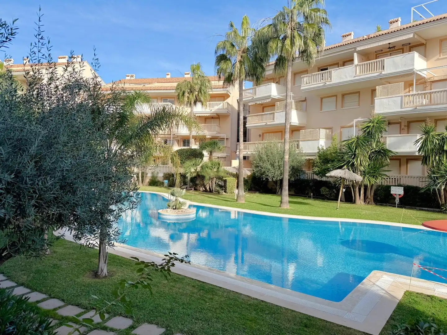 Apartamento con piscina en venta en Montañar - El Arenal