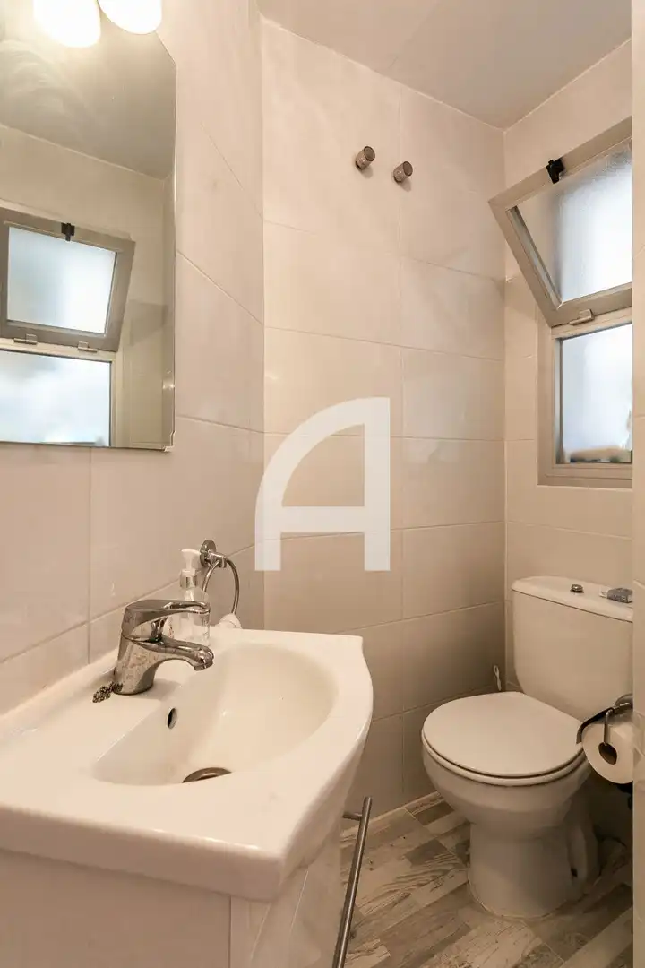 Badezimmer von Einfamilien-Reihenhaus zum Verkauf in Estepona mit Heizung, Terrasse und Schwimmbad