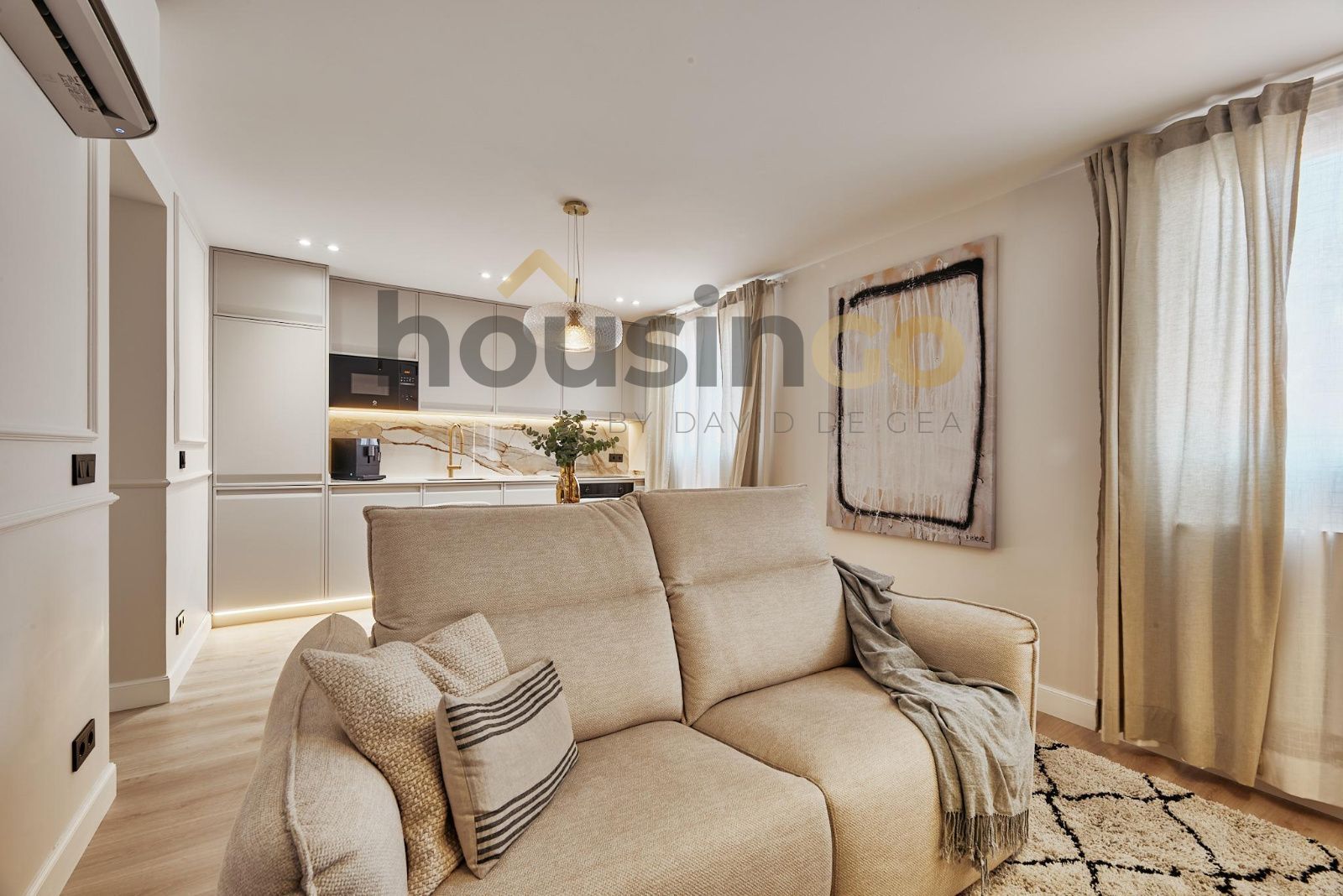Living room of Flat for sale in  Madrid Capital  with Air Conditioner, Heating and Furnished