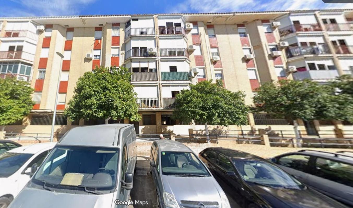 Vista exterior de Pis en venda en Mairena del Aljarafe amb Terrassa i Balcó