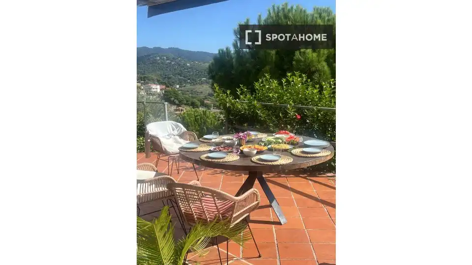 Terraza de Piso para compartir en Alella con Aire acondicionado, Calefacción y Amueblado