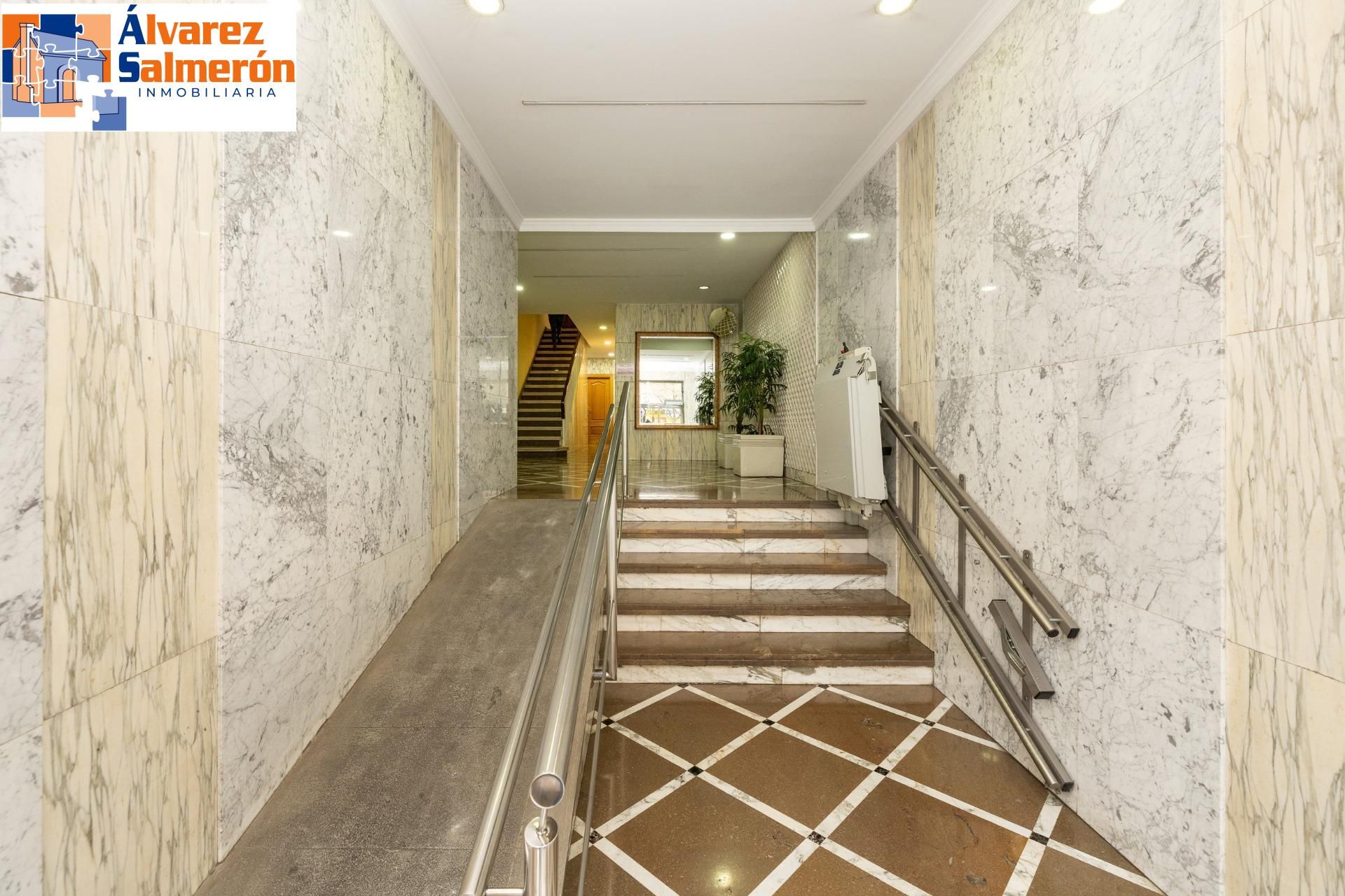 Pis en venda en  Granada Capital amb Calefacció, Traster i Balcó