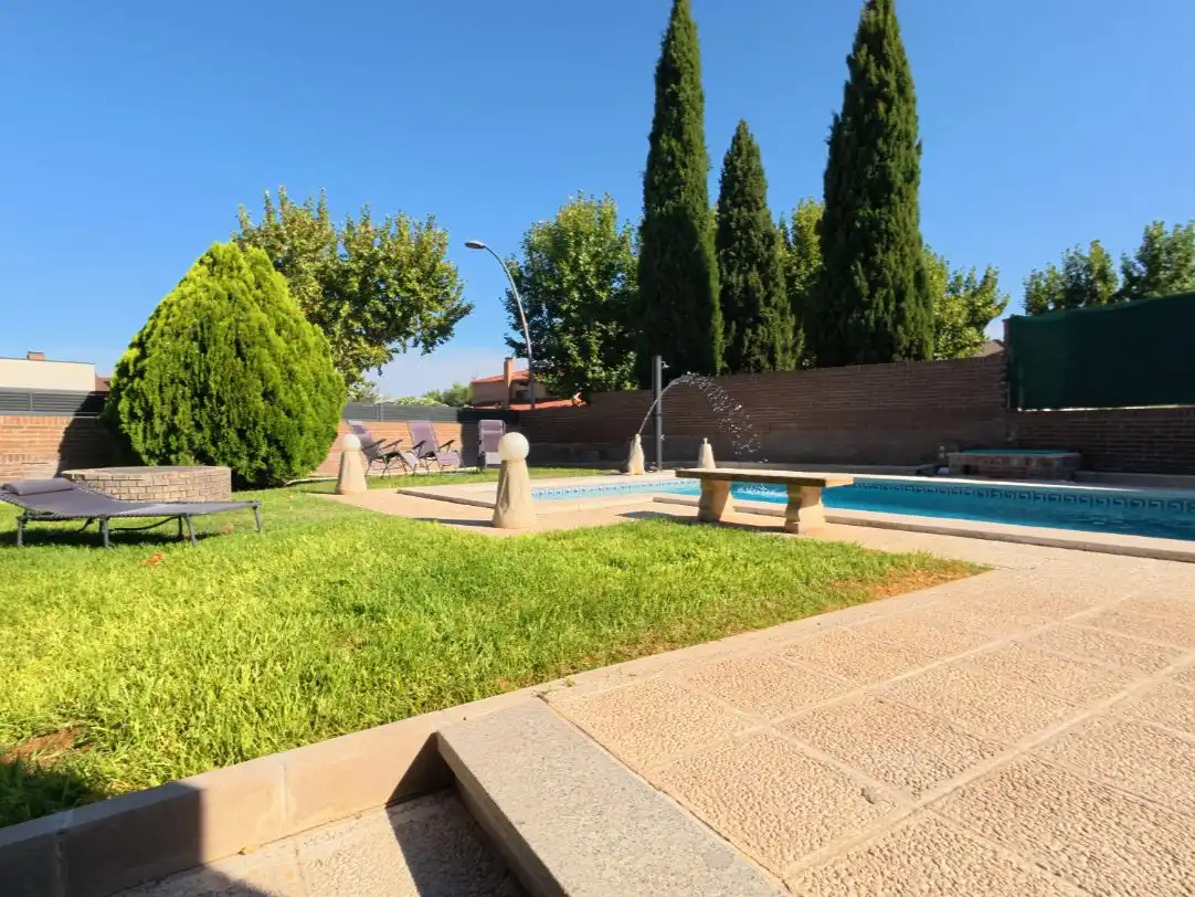 Casa pareada con jardín en venta en Calle el Plantío 1, imagen 8