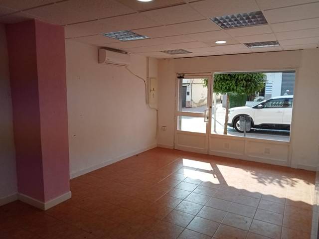 Local comercial en Alquiler en Calle Calle de las Cruces en Parque de la Ermita