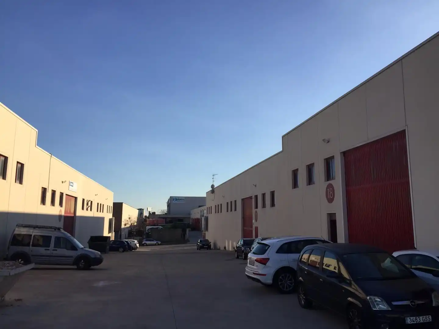 Nave industrial en alquiler en Industial Francoli 17
