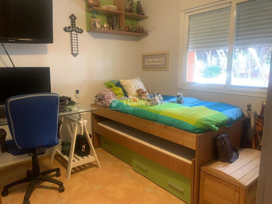 Dormitori de Casa o xalet en venda en Chiclana de la Frontera amb Calefacció, Terrassa i Balcó