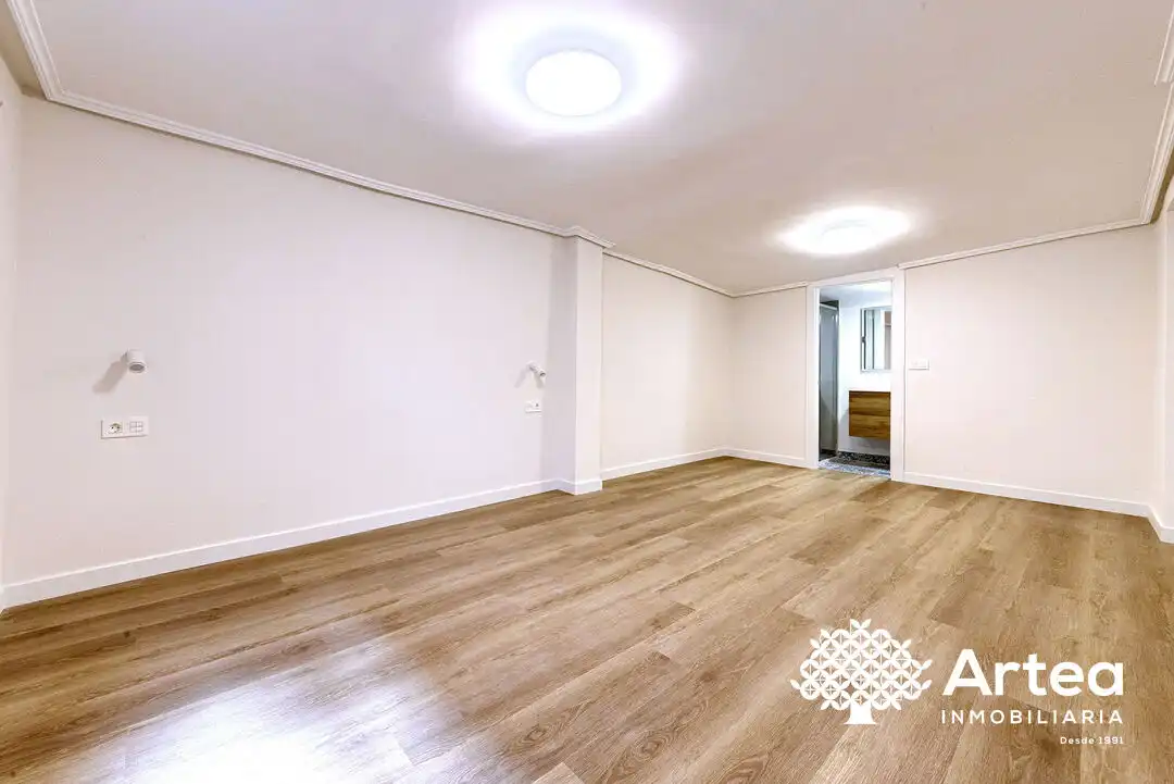Piso en venta en Bilbao  con Balcón y Alarma