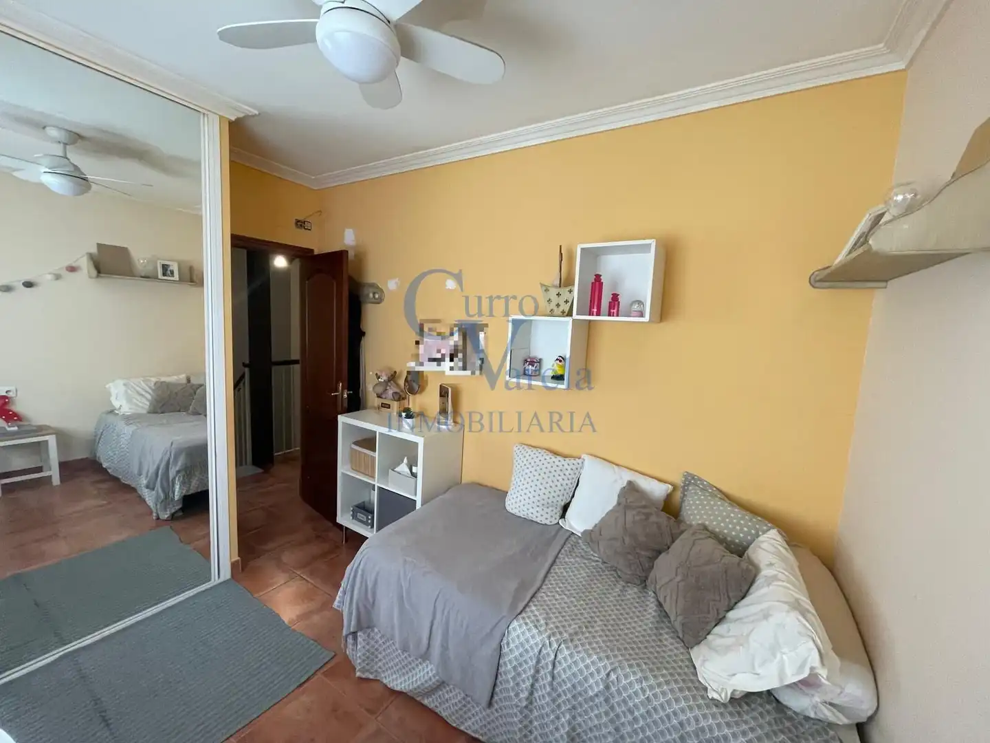 Schlafzimmer von Einfamilien-Reihenhaus zum Verkauf in Dos Hermanas mit Klimaanlage, Heizung und Abstellraum